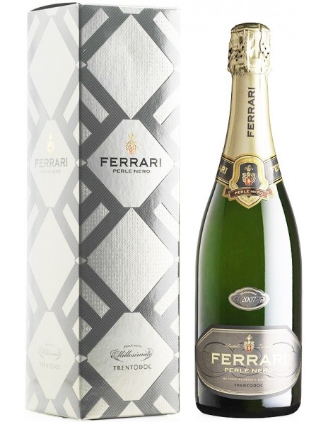 Игристое вино Ferrari, "Perle Nero", Trento DOC, 2007, gift box