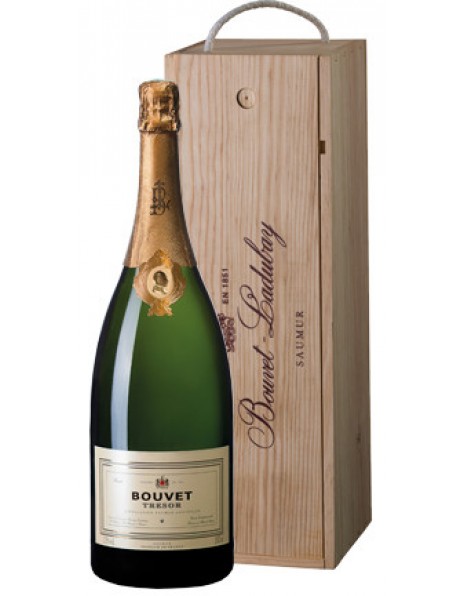 Игристое вино Bouvet Ladubay, "Tresor" Brut, Saumur AOC, 2012, wooden box, 1.5 л